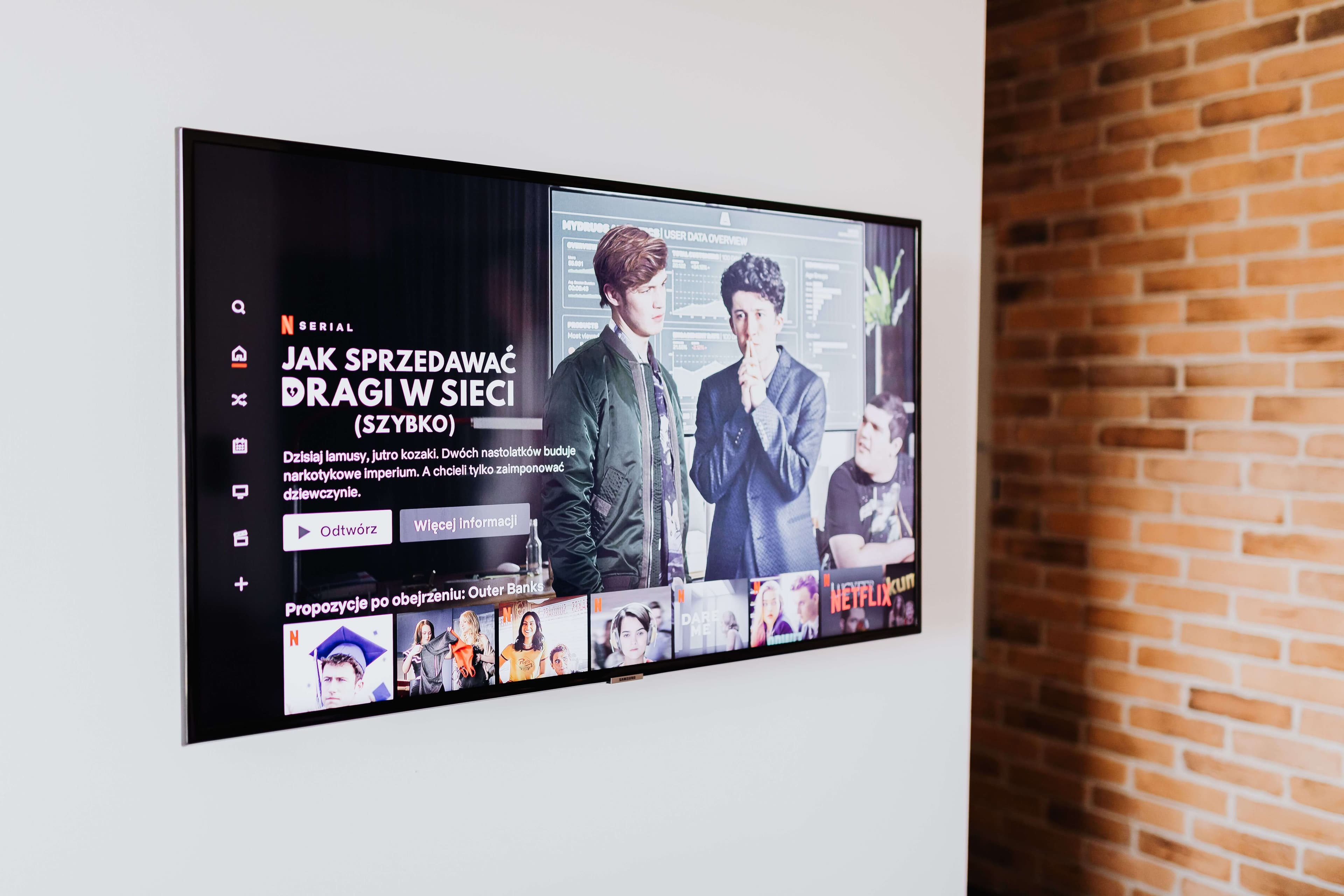 HD and 4K live TV stream quality comparison on a connected television